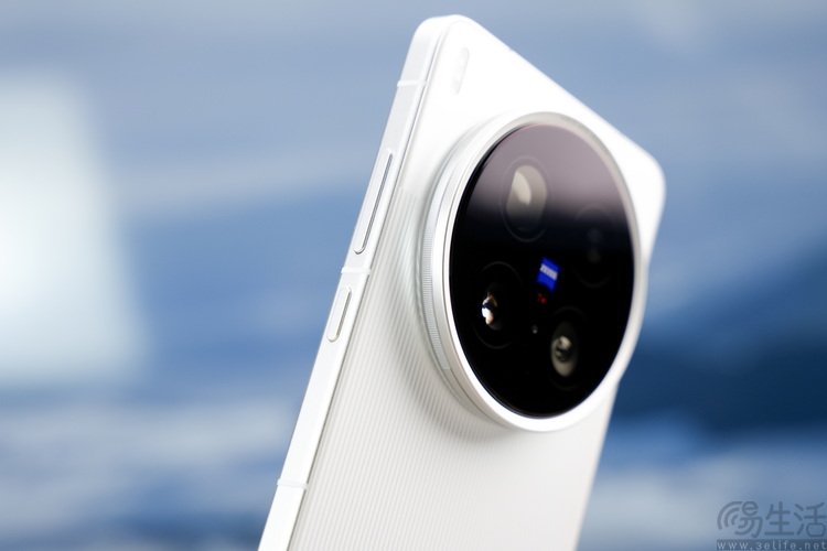 vivo X200 Ultra正式开售，价格从6499元起跳