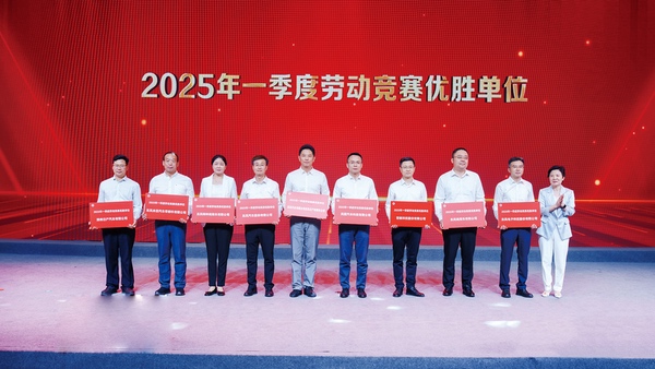 前行的东风，绽放奋斗光芒，激荡青春力量