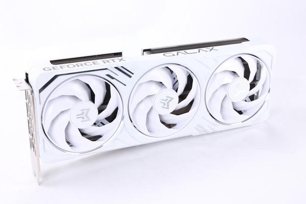 甜品新选择|影驰RTX 5060金属大师白金版OC评测