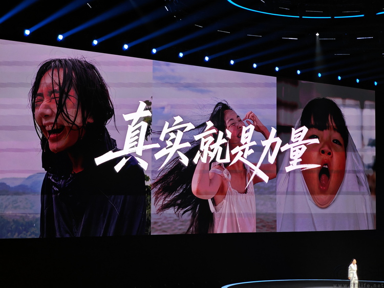 看似“时尚手机”的荣耀400系列，实际开辟了新赛道