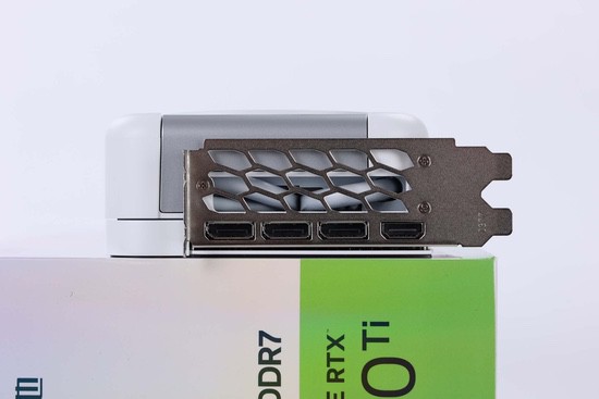 星镜界，影驰RTX 5070 Ti星曜LUNA OC显卡评测
