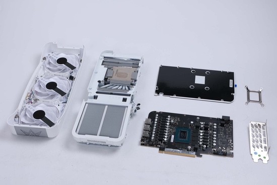星镜界，影驰RTX 5070 Ti星曜LUNA OC显卡评测