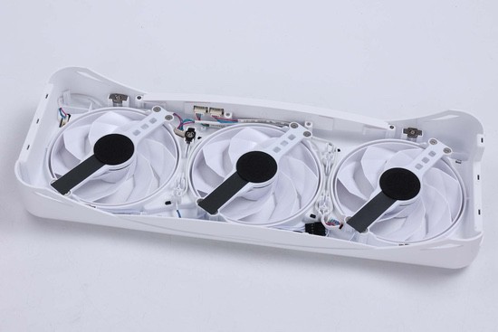 星镜界，影驰RTX 5070 Ti星曜LUNA OC显卡评测