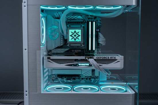 星镜界，影驰RTX 5070 Ti星曜LUNA OC显卡评测