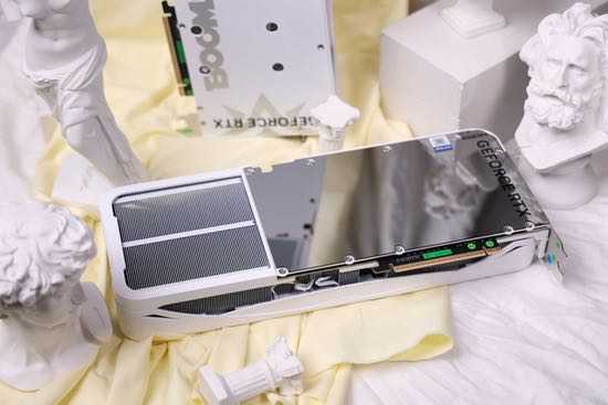 星镜界，影驰RTX 5070 Ti星曜LUNA OC显卡评测