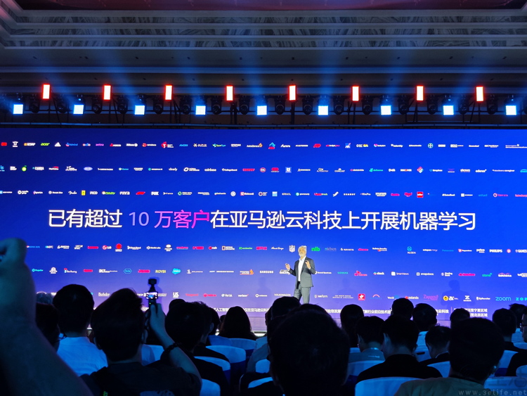 在AI的“巨浪”中，亚马逊云科技想成为领先的“大船”