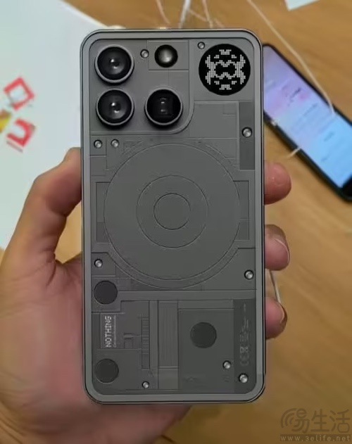 Nothing Phone (3)背部谍照现身，外观大幅调整