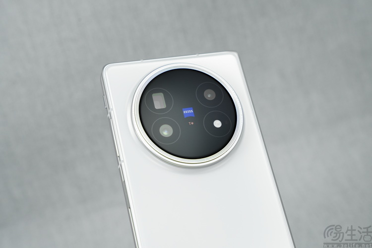 轻薄大折叠vivo X Flod5正式发布，6999元起售