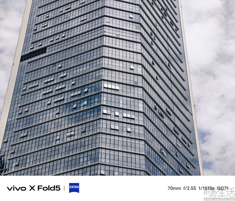 vivo X Fold 5评测：更薄、更亲民，但确实更强了