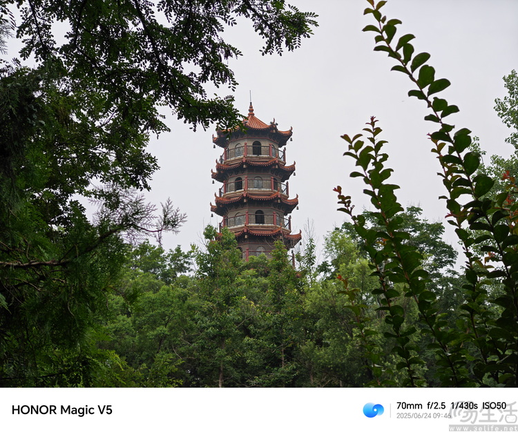 荣耀Magic V5评测：既薄又强，重新定义AI旗舰大折叠