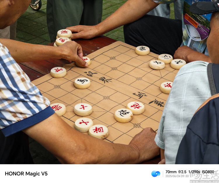 荣耀Magic V5评测：既薄又强，重新定义AI旗舰大折叠