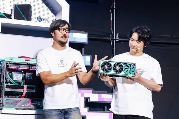 破次元梦幻联动来袭！ROG×初音未来联名显卡信仰发布