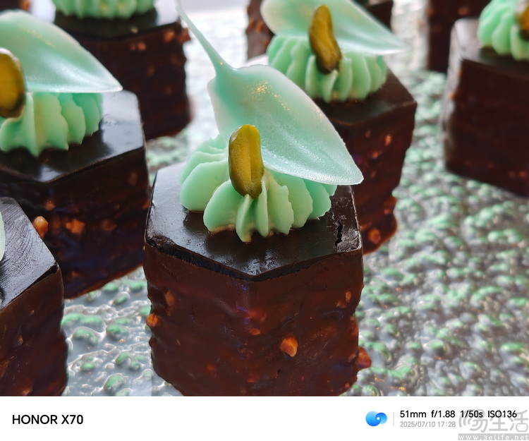 荣耀X70首测：大电池+超强三防，造就细分市场无敌表现