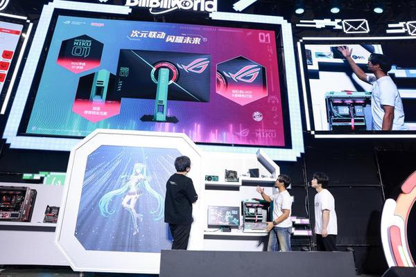 ROG 绝神 RO姬x初音未来版电竞显示器与双模新品BW2025首秀