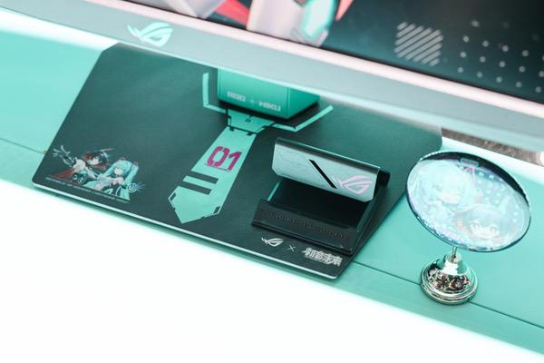 ROG 绝神 RO姬x初音未来版电竞显示器与双模新品BW2025首秀