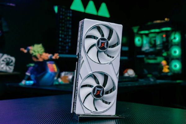 《人中之龙8外传 夏威夷海盗》耕升RTX 5060追风白OC前往夏威夷游乐园