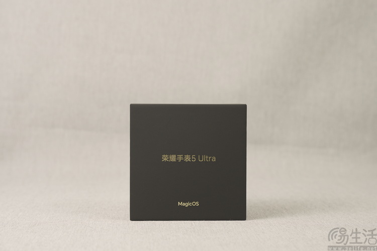 荣耀手表 5 Ultra评测：有“钛”度的高端健康表