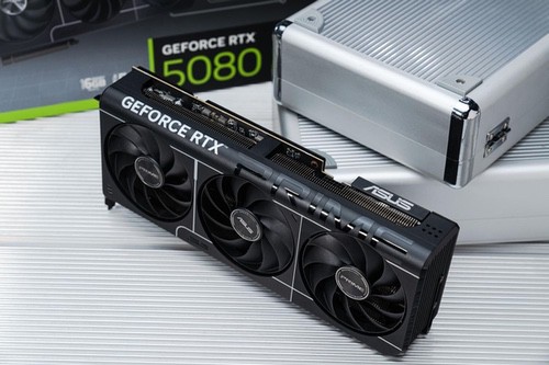 AIPC强实力 华硕RTX 50系显卡提供尖端性能