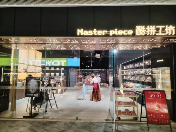 拼酷ChinaJoy全球首发“点翠·二十二凤冠”