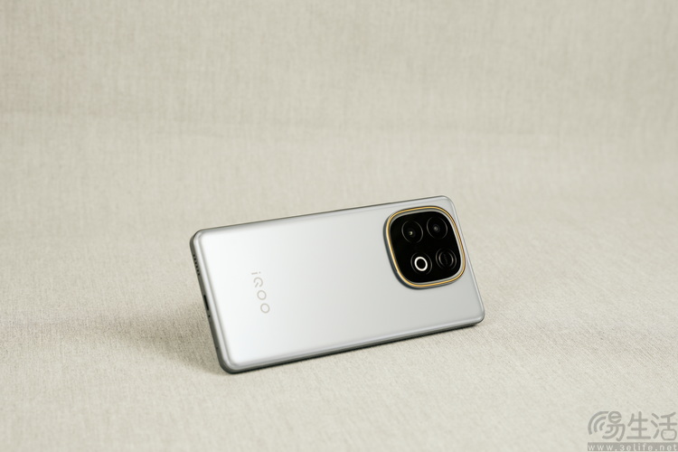 iQOO Z10 Turbo+首发评测：旗舰双芯邂逅超大电池