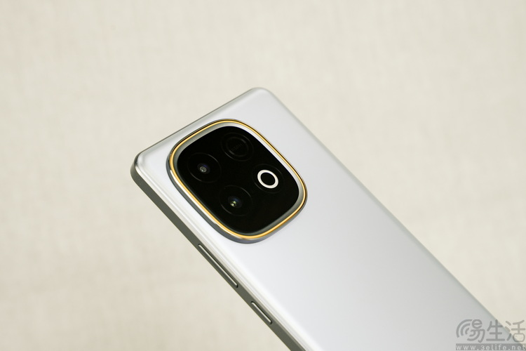 iQOO Z10 Turbo+首发评测：旗舰双芯邂逅超大电池