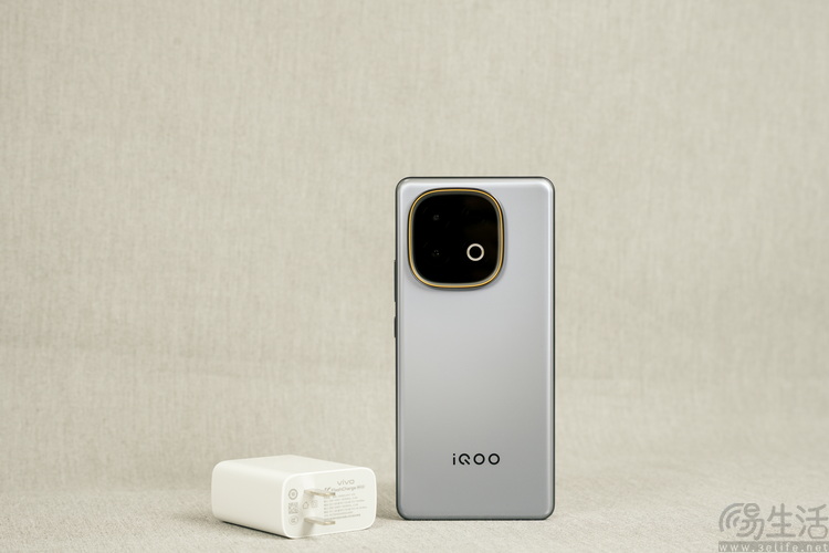 iQOO Z10 Turbo+首发评测：旗舰双芯邂逅超大电池