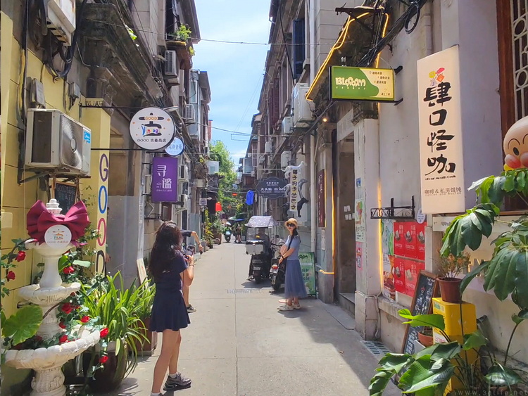 小米AI眼镜评测：比起VLOG，融合与AI才是重点