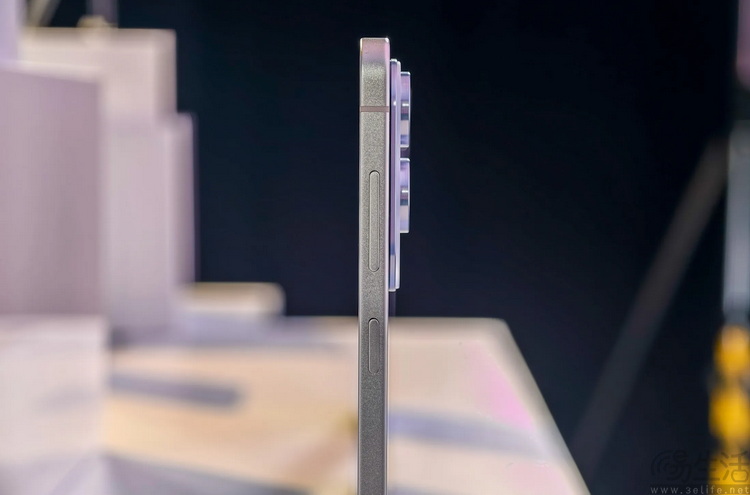 iPhone 17 Air将至，但它的“致敬作”让人乐不起来