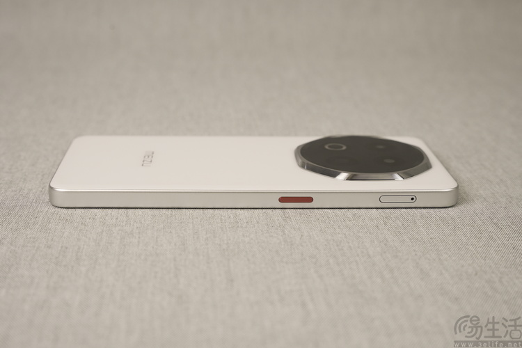 iPhone 17 Air将至，但它的“致敬作”让人乐不起来