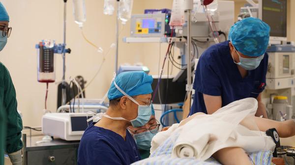 成都京东方医院完成世界首例反向折叠脊柱畸形手术 成都京东方医院完成世界首例反向折叠脊柱畸形手术