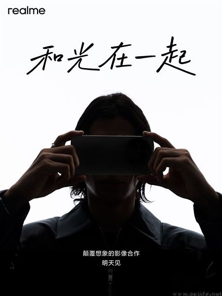 真我GT8 Pro联名理光相机，引入负片色彩模式