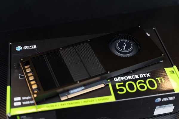 单槽涡轮卡！影驰RTX 5060 Ti无双MAX显卡评测