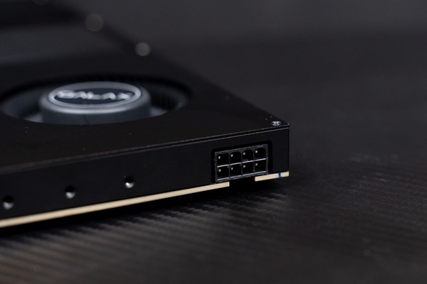 单槽涡轮卡！影驰RTX 5060 Ti无双MAX显卡评测