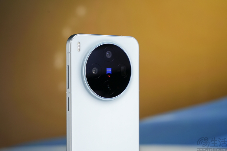 vivo X300系列首测：大小双旗舰，游戏影像都能打