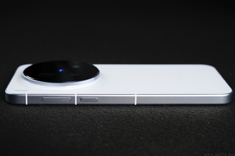 vivo X300系列首测：大小双旗舰，游戏影像都能打