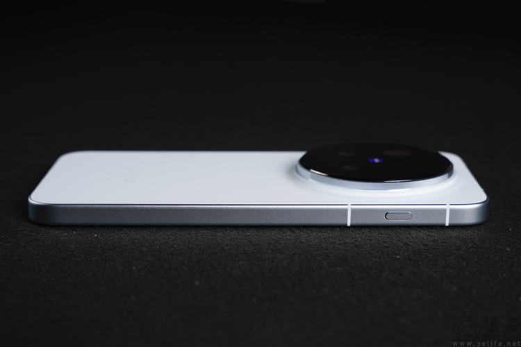 vivo X300系列首测：大小双旗舰，游戏影像都能打