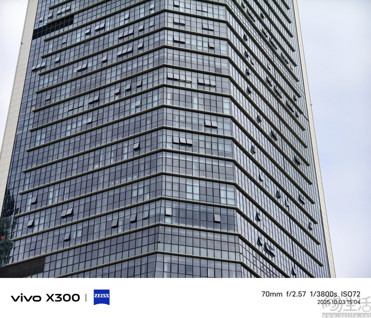 vivo X300系列首测：大小双旗舰，游戏影像都能打