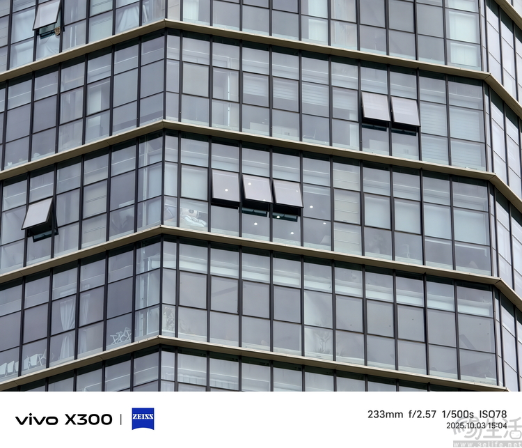vivo X300系列首测：大小双旗舰，游戏影像都能打