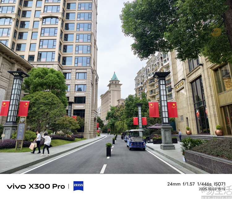 vivo X300系列首测：大小双旗舰，游戏影像都能打