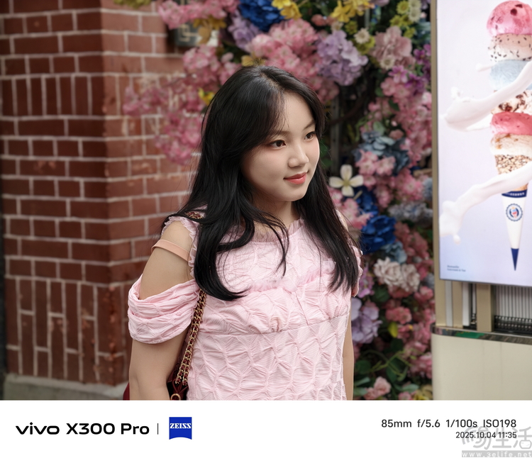 vivo X300系列首测：大小双旗舰，游戏影像都能打