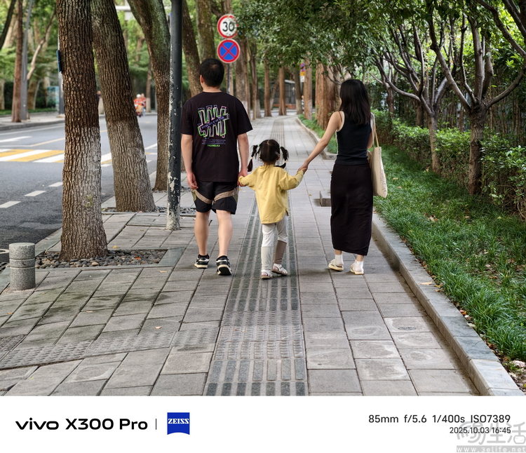 vivo X300系列首测：大小双旗舰，游戏影像都能打