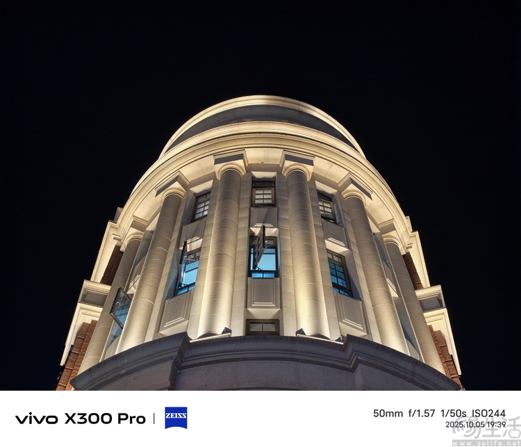 vivo X300系列首测：大小双旗舰，游戏影像都能打