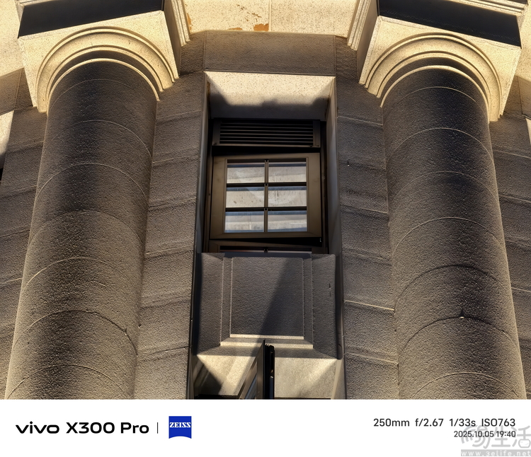 vivo X300系列首测：大小双旗舰，游戏影像都能打