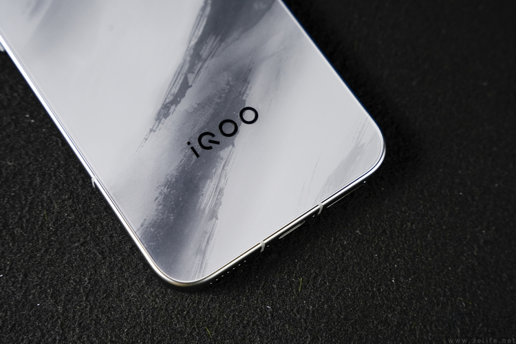iQOO 15首发评测：除了性能，更要旗舰全能