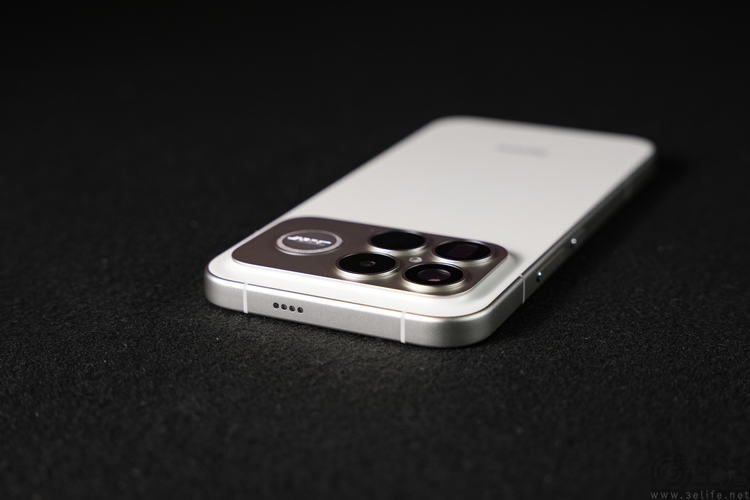 REDMI K90 Pro Max首测：更符合性能玩家喜好的“超大杯”