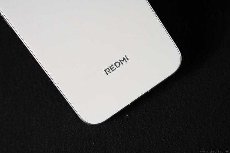 REDMI K90 Pro Max首测：更符合性能玩家喜好的“超大杯”