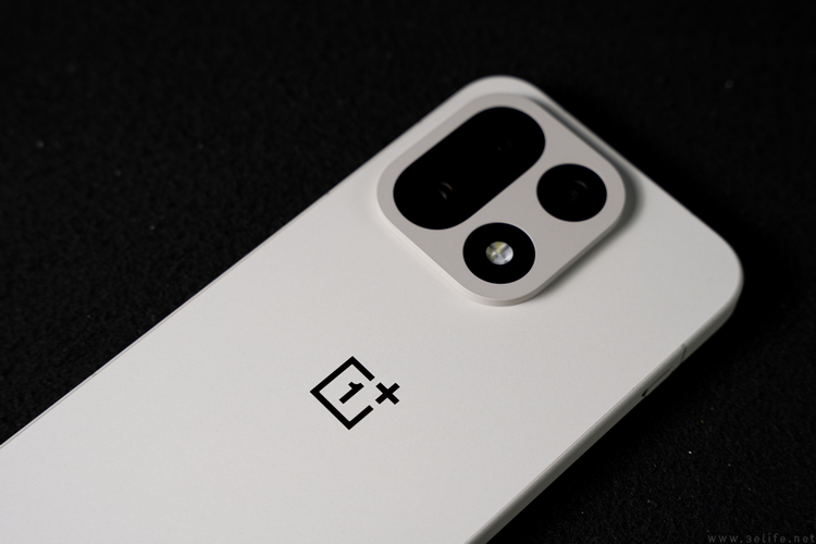 一加15首测:梦回“老一加”,注定将成为一代经典 一加15首测:梦回“老一加”,注定将成为一代经典