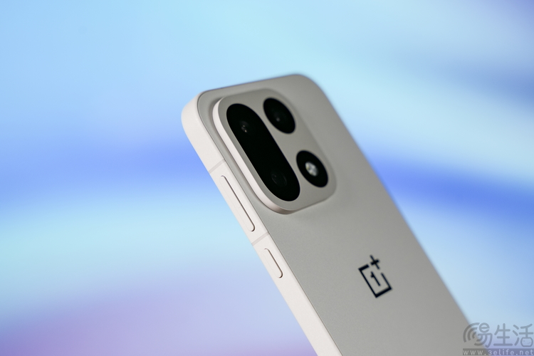 一加15首测:梦回“老一加”,注定将成为一代经典 一加15首测:梦回“老一加”,注定将成为一代经典