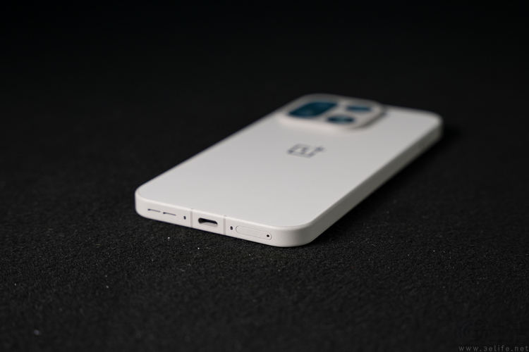 一加15首测:梦回“老一加”,注定将成为一代经典 一加15首测:梦回“老一加”,注定将成为一代经典