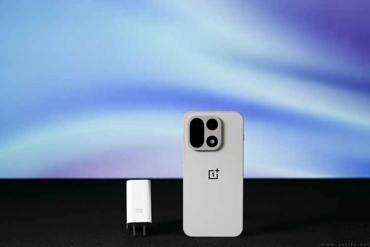 一加15首测:梦回“老一加”,注定将成为一代经典 一加15首测:梦回“老一加”,注定将成为一代经典